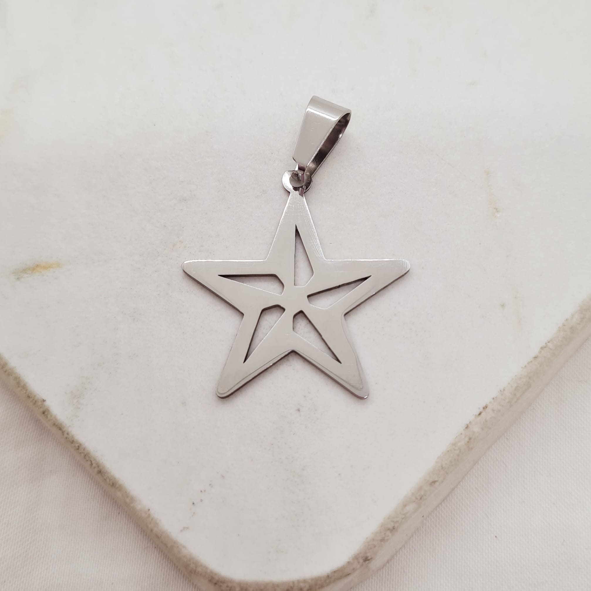 Imagen de producto DIJE ESTRELLA CALADA