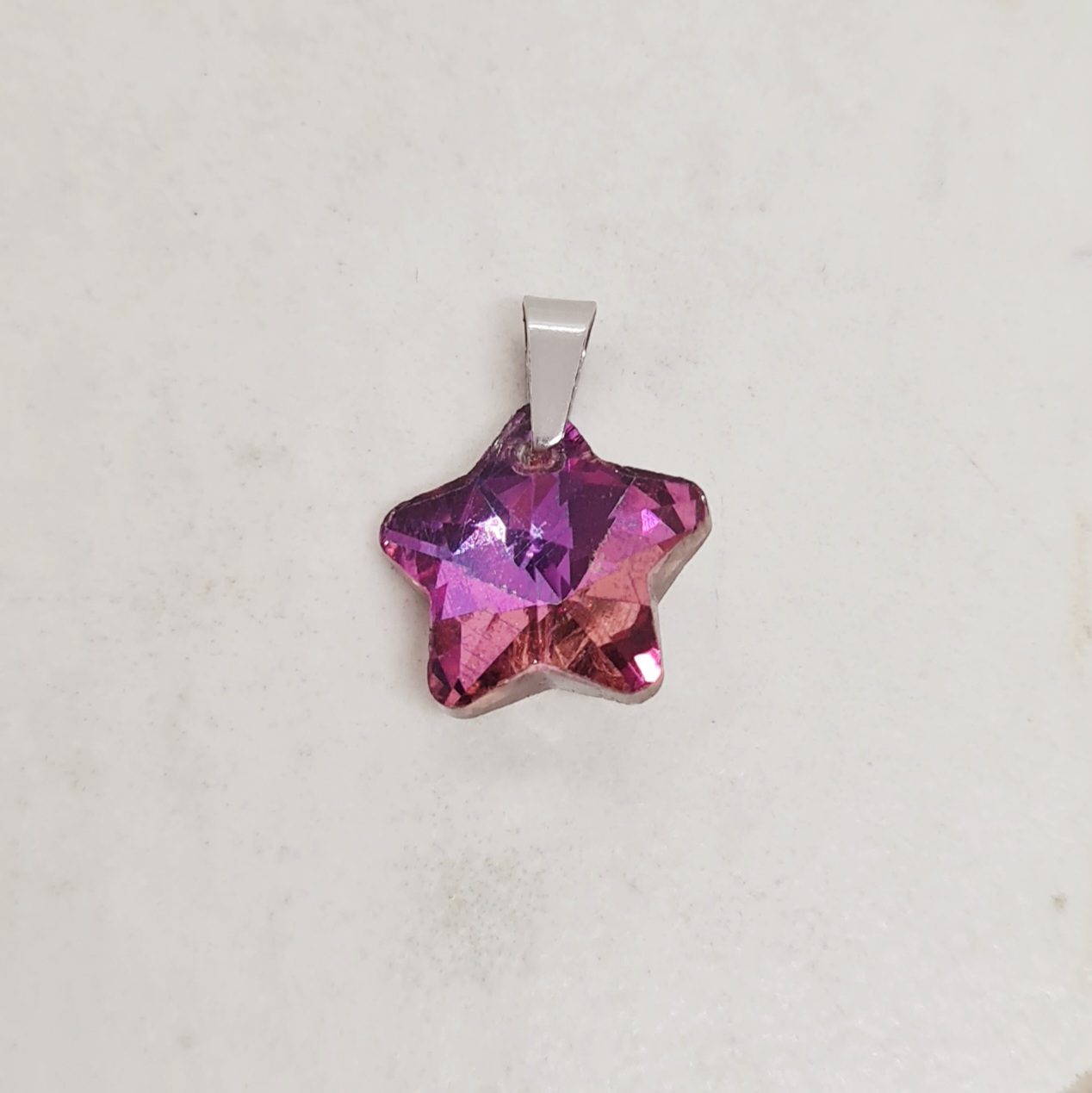 Imagen de producto DIJE DE CRISTAL CHICO - ESTRELLA FUCSIA