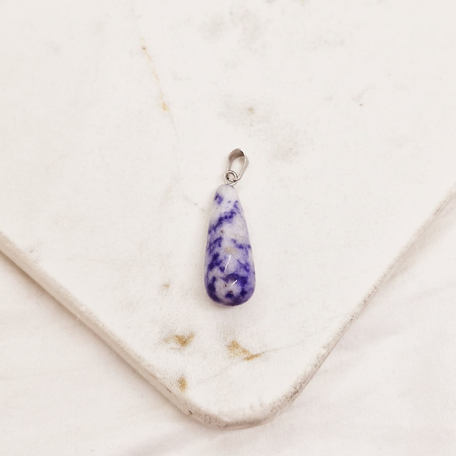 Imagen de producto DIJE DE PIEDRA SODALITA - GOTA LARGA