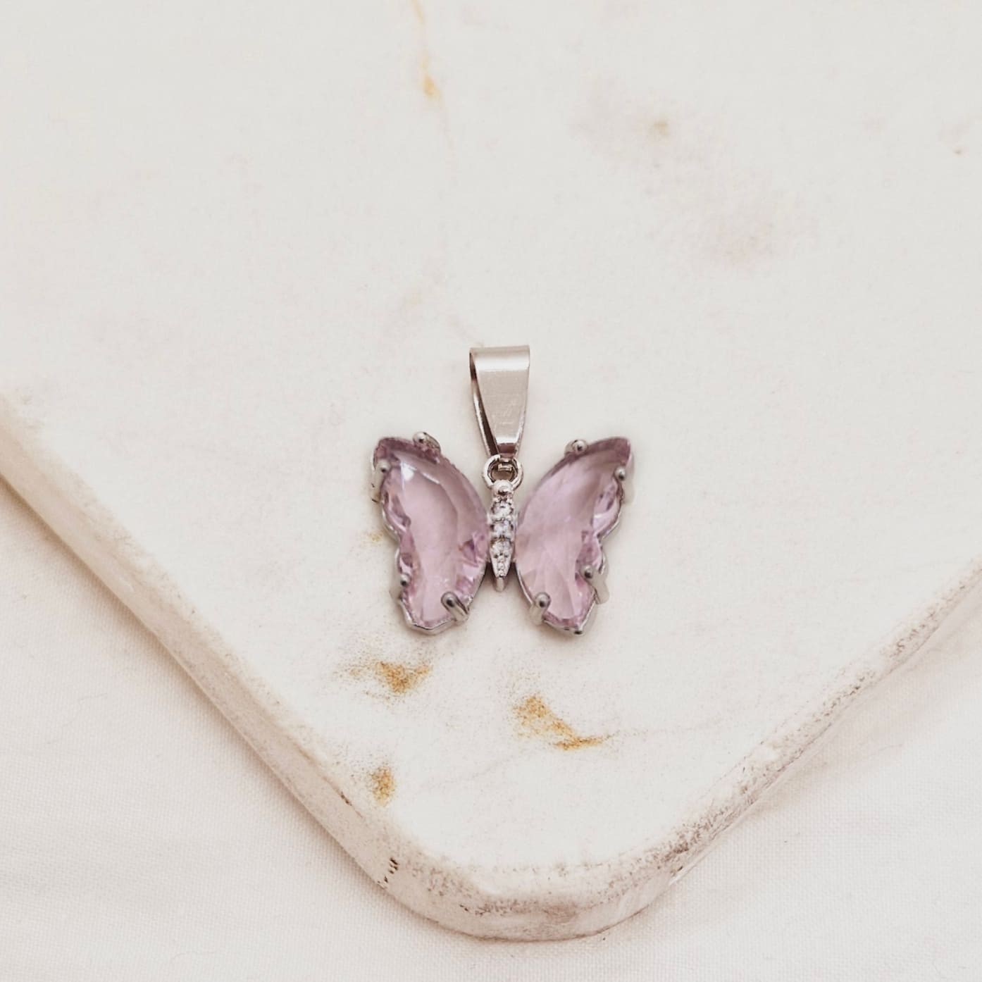 Imagen de producto DIJE MARIPOSA DE CRISTAL ENGARZADA - ROSA
