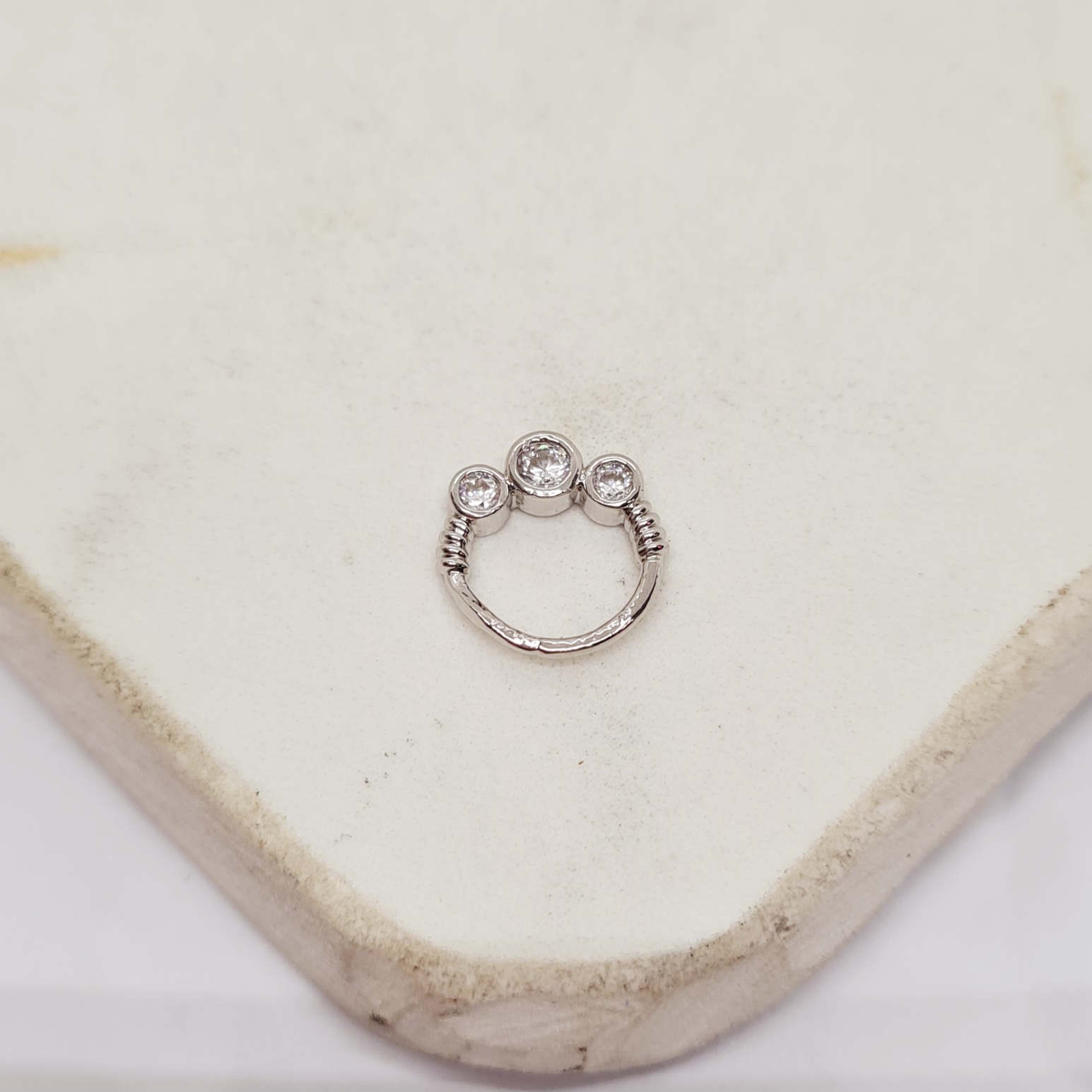 Imagen de producto PIERCING SIN FIN TRIPLE STRASS BLANCO