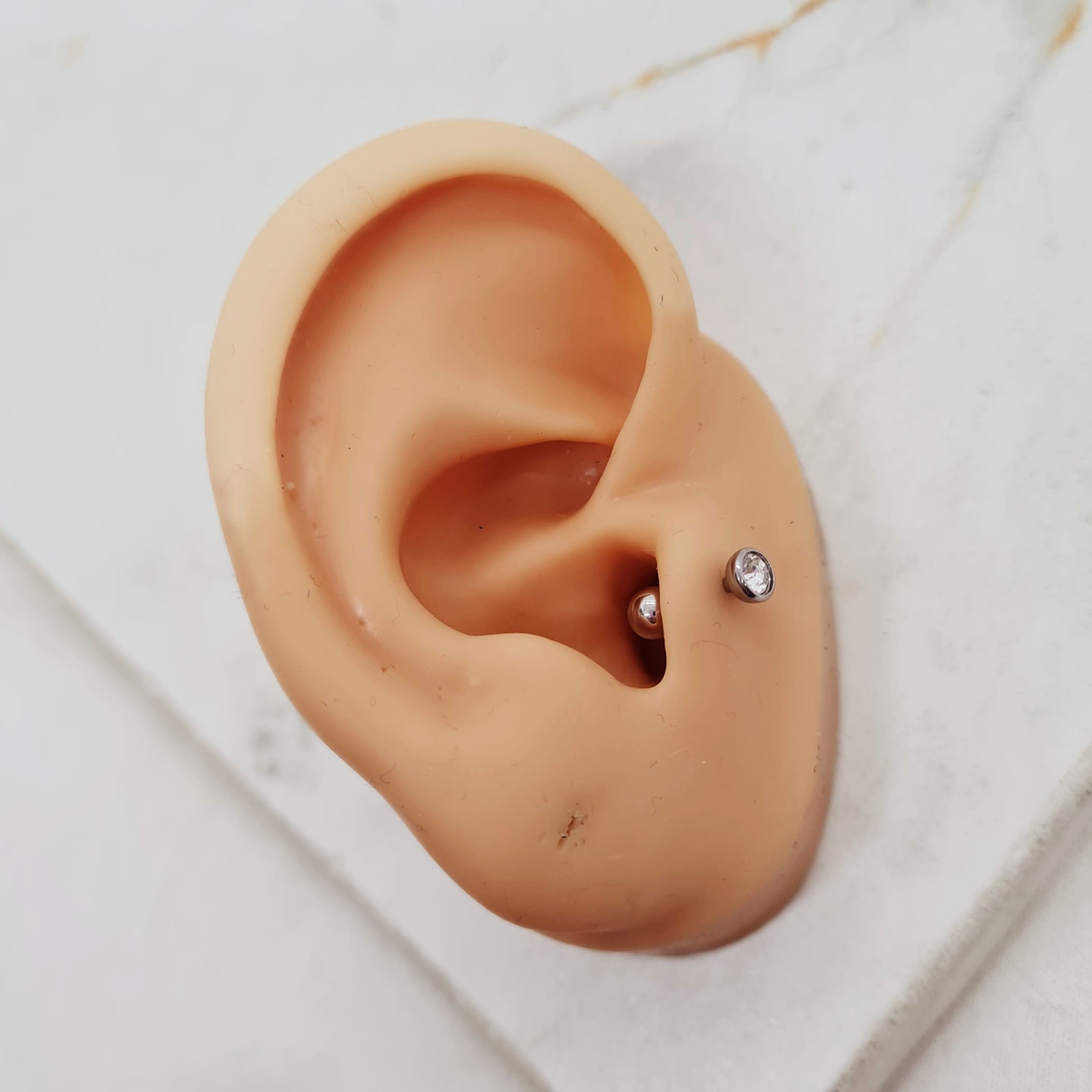 Imagen de producto PIERCING HELIX CON STRASS TRANSPARENTE CHICO